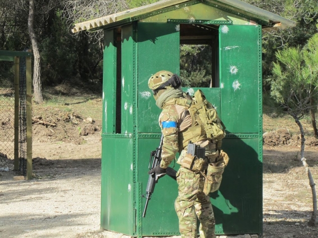 Resguardado tras la caseta.jpg